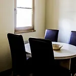 And Max-well بيت ضيافة ياهورينا
