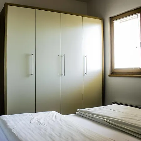 And Max-well Guest house