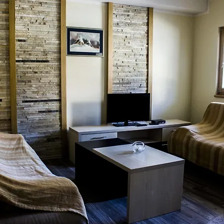 And Max-well Guest house