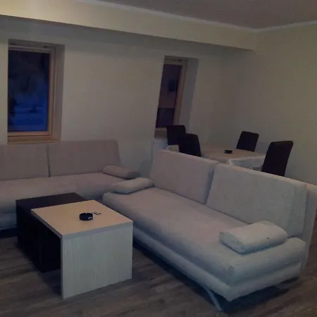 And Max-well Jahorina