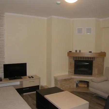 And Max-well Jahorina