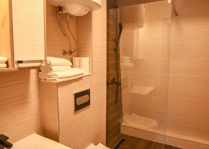 And Max-well Jahorina