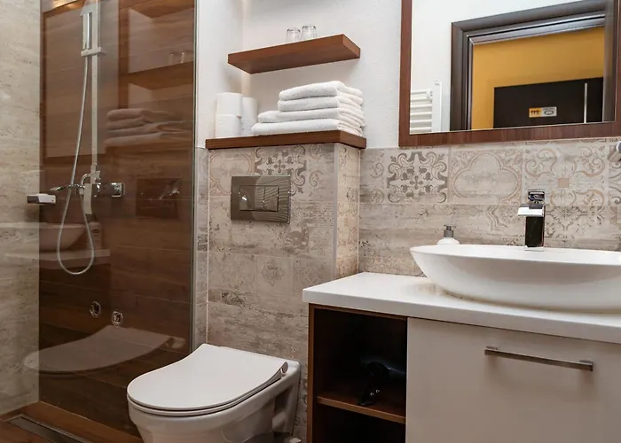 And Max-well Jahorina