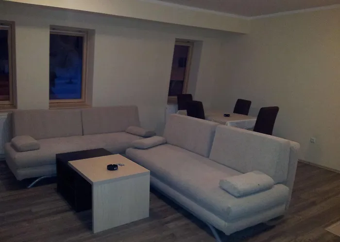 And Max-well Jahorina